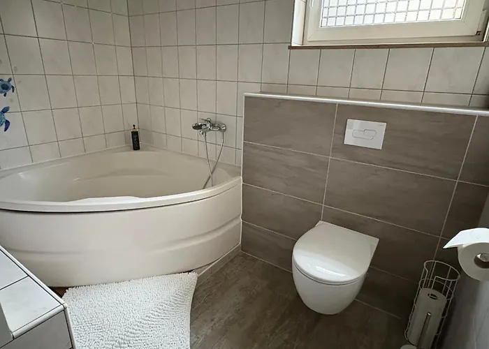 Neu In Mit Grosser Terrasse I Separate Kueche I Eckbadewanne Und Dusche Daire *
