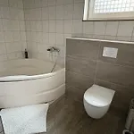 Neu In Mit Grosser Terrasse I Separate Kueche I Eckbadewanne Und Dusche アパート *