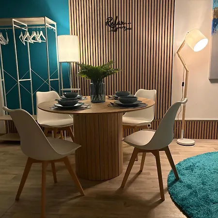 Neu In Mit Grosser Terrasse I Separate Kueche I Eckbadewanne Und Dusche Δρέσδη