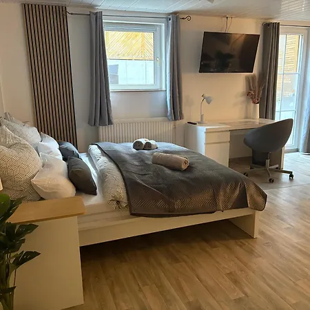 Neu In Mit Grosser Terrasse I Separate Kueche I Eckbadewanne Und Dusche Lägenhet Dresden