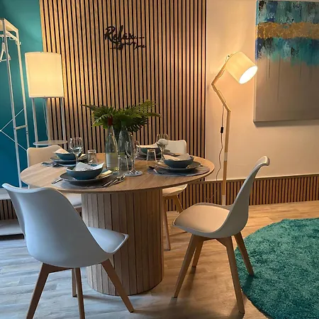 Neu In Mit Grosser Terrasse I Separate Kueche I Eckbadewanne Und Dusche Appartement Dresde