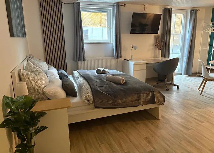 Neu In Mit Grosser Terrasse I Separate Kueche I Eckbadewanne Und Dusche Lejlighed Dresden