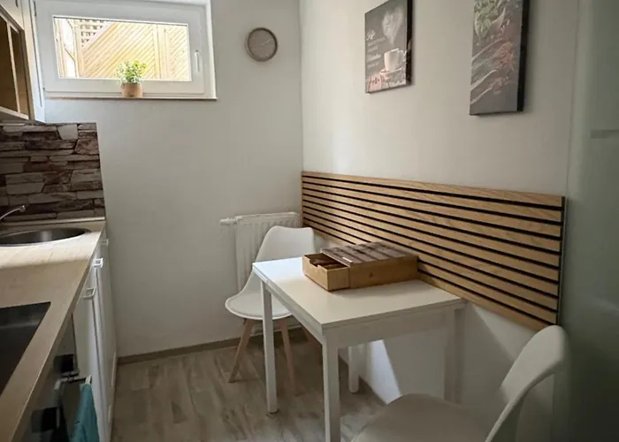 Ruhiges City-studio Mit Terrasse&separater Küche *